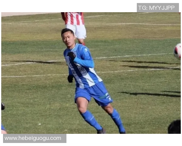 足球明星勇敢反击黑粉言论展现正能量与职业精神